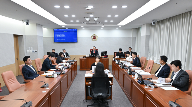 제338회 임시회 폐회중 도시계획균형위원회 회의 이미지